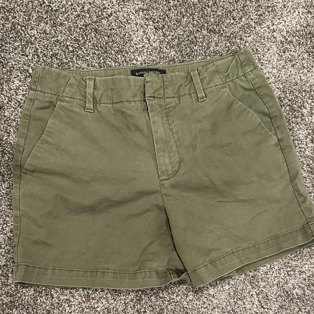 Banana Republic 3.5” length